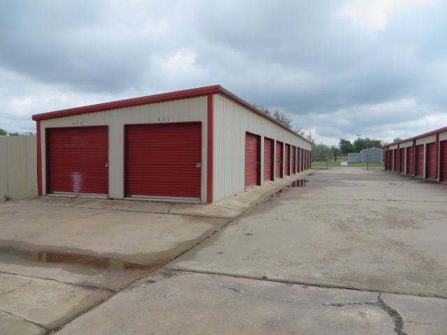 2401 W Grand Ave, Chickasha, OK 73018